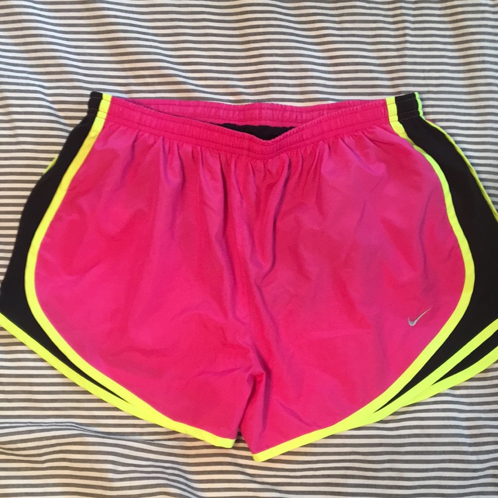 Women’s Nike Dry-Fit Tempo shorts size L